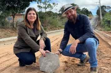 Secretaria de Transportes e Serviços Rurais realiza os serviços de lajotamento no Bairro Faxinal