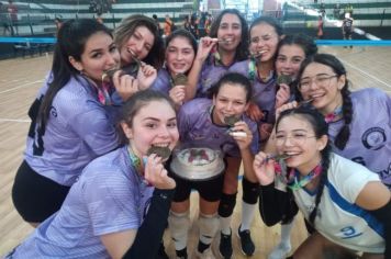 Equipe feminina de Itapeva se consagra campeã da Liga Panema de Voleibol 