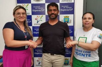Secretaria de Esportes recebe representantes do grupo de caminhada da Terceira Idade da Unidade Básica de Saúde da Vila Aparecida.