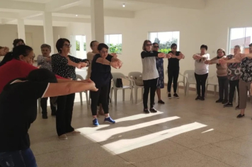 Idosos assistidos pelo CRAS Jd. Maringá participam de atividade fisica monitorada