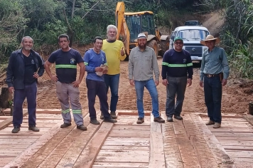 Prefeitura de Itapeva realiza reforma de ponte rural no Bairro do Colégio