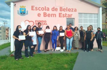 Curso de estética da Escola de Beleza Municipal forma mais uma turma