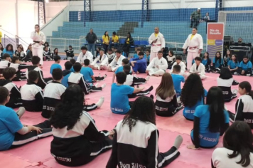 330 alunos participam de evento com a presença de grandes nomes do judô