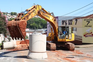 Prefeitura efetua a troca de tubulação em todo trecho que liga a Av. Acácio Piedade a Av. Paulina de Moraes