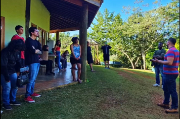Jovens assistidos pela Assistência Social Municipal participam de aula prática de Educação Ambiental