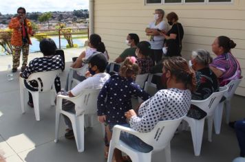 Idosos assistidos pelas unidades do CRAS participam de ação comemorativa 