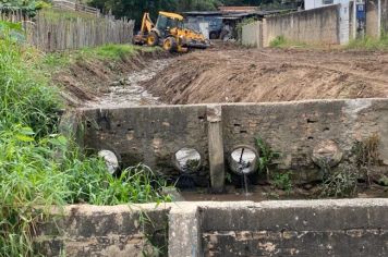 Canal fluvial do bairro Miguelzinho recebe serviços de limpeza e desasoriamento 
