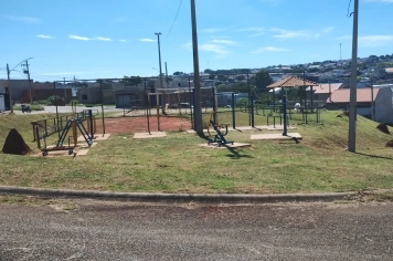 Secretaria Municipal de Administrações Regionais realiza os serviços de roçada na Praça Alceu Souza Gomes