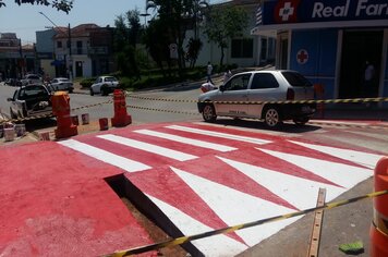 Travessia elevada de pedestres é finalizada na Avenida Paulina de Morais