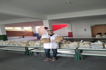 Secretaria Municipal de Educação realizou a entrega de mais de 15 mil kits de suplementação alimentar para alunos do sistema municipal de ensino