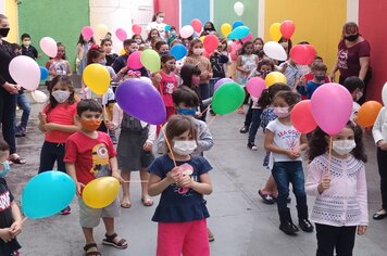 Alunos da EMEI Flávia realizam homenagem aos Servidores Públicos