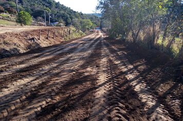 Secretaria de Transportes e Serviços Rurais realiza os serviços de melhorias em todos os acessos do Bairro da Sanbra