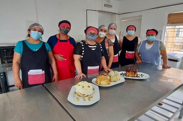 Curso de preparação de alimentos de natal é oferecido pelo Fundo Social