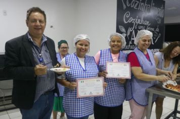 Alunos se formam no curso gratuito de culinária italiana