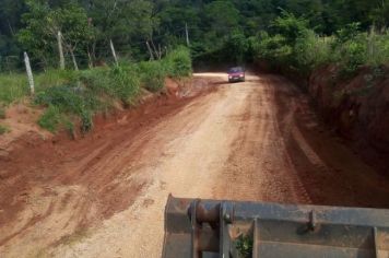 Manutenção em estradas rurais é realizada em Itapeva