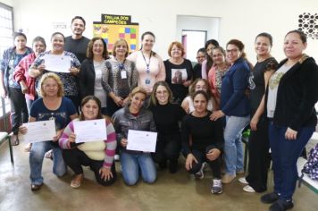 Moradoras do Santa Maria se formam no curso de profissionalizante gratuito de Cabeleireiro