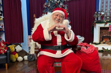 Cerimônia de Acendimento das Luzes de Natal e chegada do Papai Noel emociona o público em Itapeva