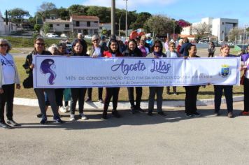 Caminhada pelo fim da violência contra a mulher é realizada