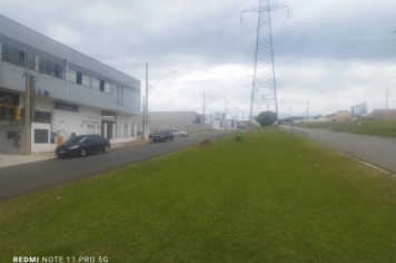 Serviços de roçada e limpeza são realizados em diferentes pontos do município