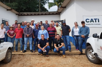 Profissionais da Secretaria de Agricultura realizam visita à CATI de Itaberá-SP