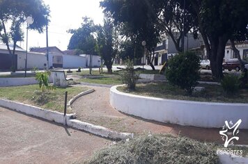 Secretaria de Esportes realiza manutenção em praças do Conjunto Habitacional Tancredo Neves e Parque Cimentolândia