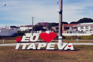 Praça de Eventos e Praça Anchieta recebem letreiro turístico