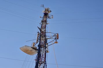 Novos painéis de transmissão são instalados na torre da Prefeitura de Itapeva