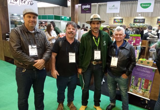 Técnicos  da Agricultura visitam feira internacional