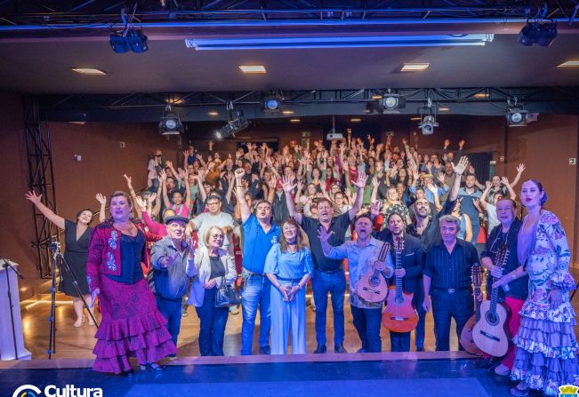 Apresentação esponhola encanta o público no Teatro de Bolso