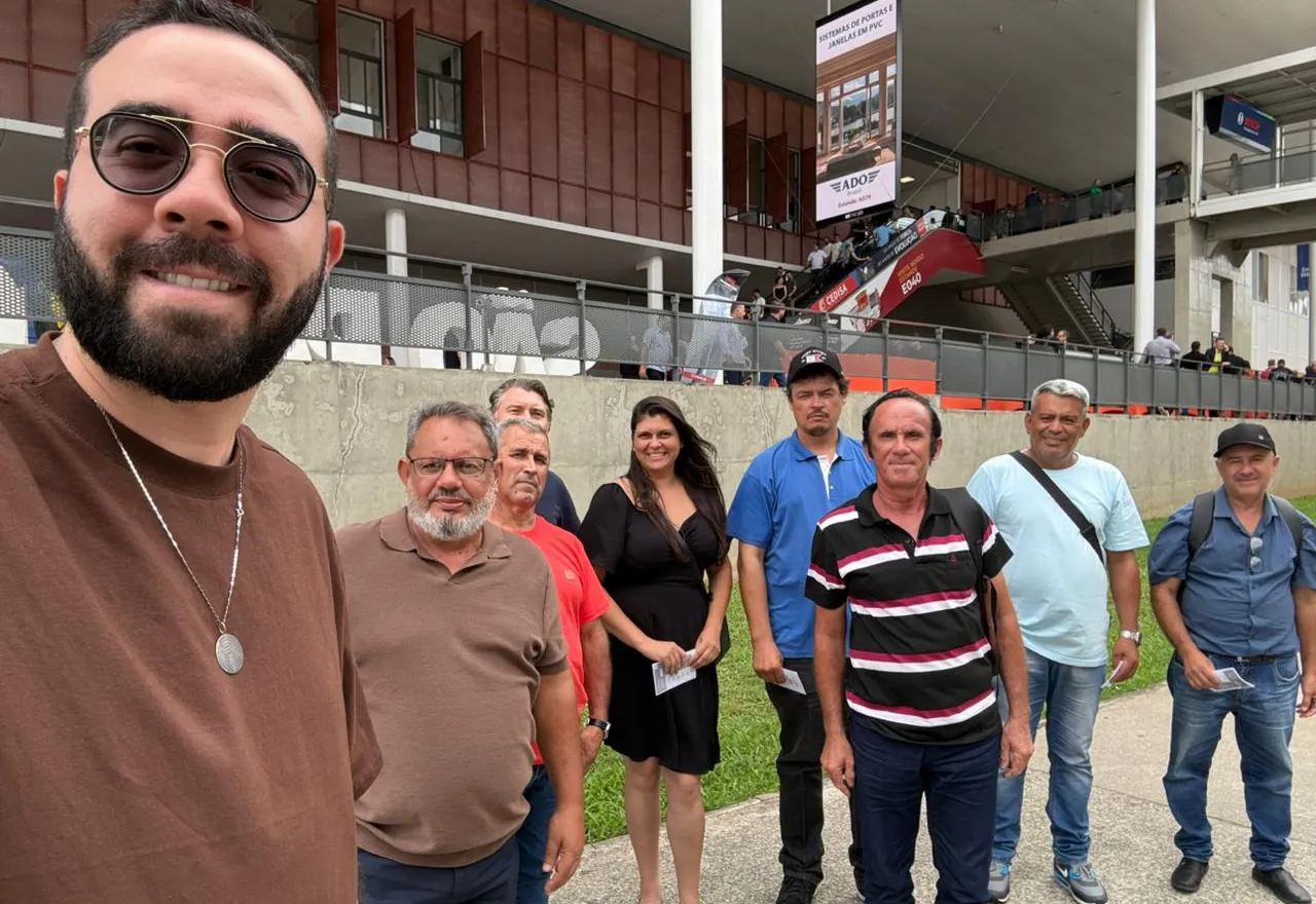 Educação de Itapeva busca inovações na FEICON para modernizar infraestrutura escolar