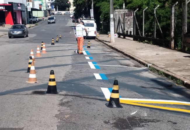 Pintura de vagas de estacionamento na Região do Mercado do Produtor