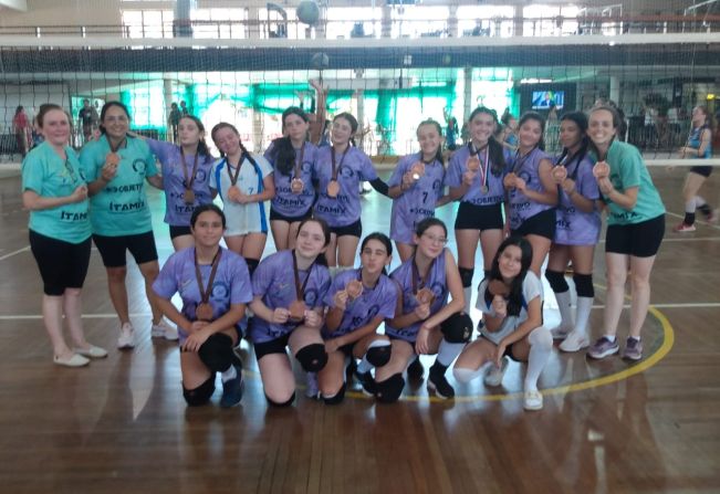 Equipe feminina mirim é medalhista na Liga de Voleibol de Sorocaba e Região