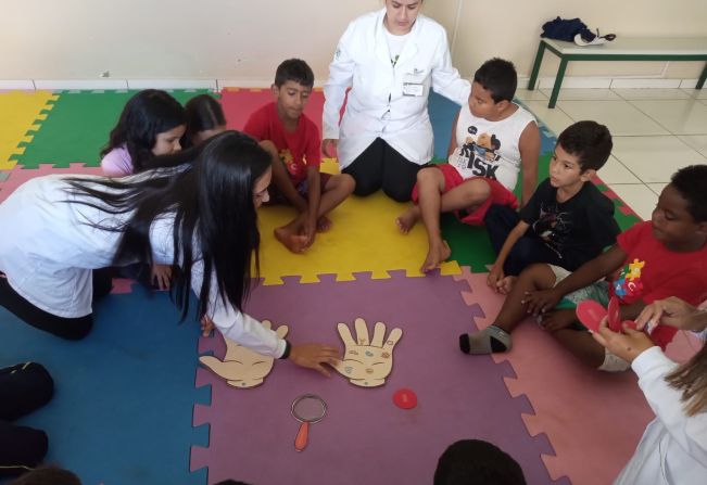 Jovens assistidos pelo CRAS de Itapeva participam de palestra sobre cuidados com a higiene pessoal