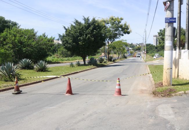 Av. Orestes Gonzaga está temporariamente interditada devido a obras de recapeamento