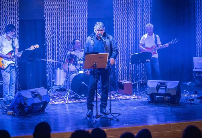 Tributo a Elvis Presley relembra os principais sucessos do “Rei do Rock”