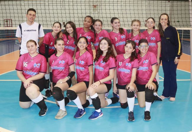 Equipe feminina itapevense de vôlei segue firme na disputa do JEESP 2023