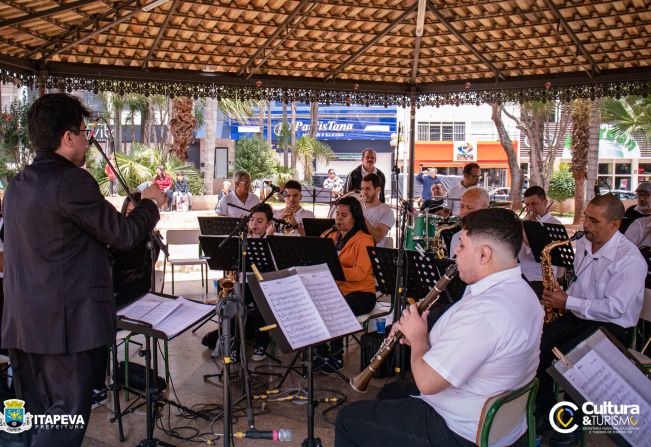 Projeto Lira na Praça realiza concerto com repertório eclético 