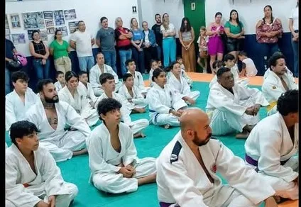 Prefeitura de Itapeva promove cerimônia de entrega de faixas a judocas municipais