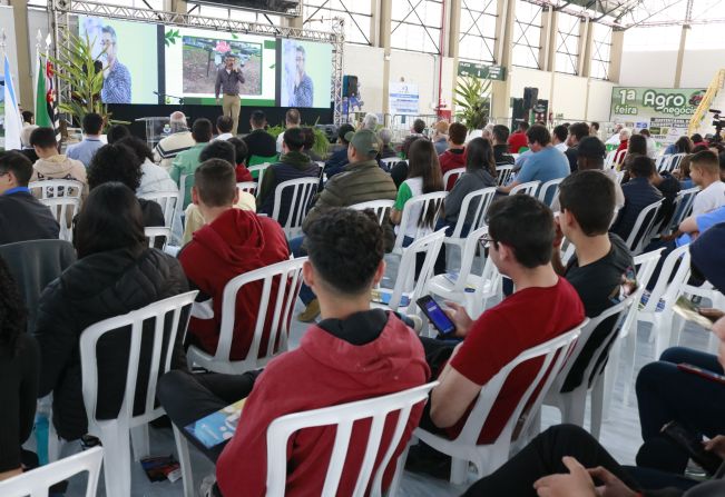 Quarto dia da Feira do Agronegócio capacita para a redução de custos na produção 