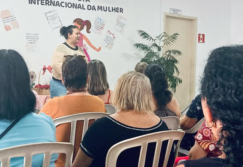  Idosas assistidas pelo Desenvolvimento Social participam de ação voltada às mulheres