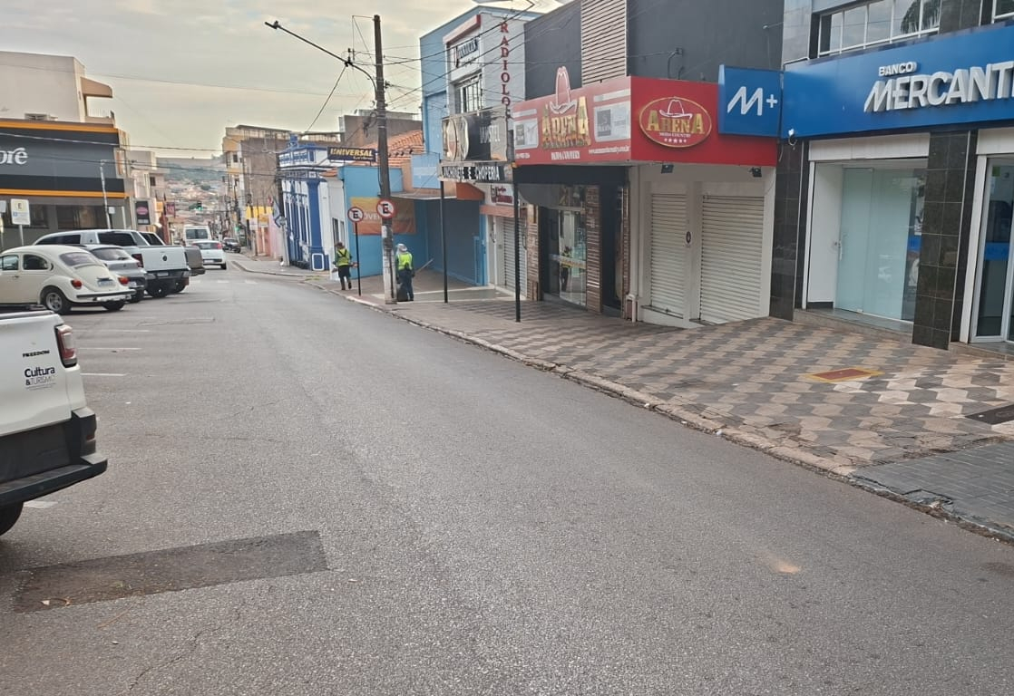 Serviços de Roçada e Limpeza revitalizam o Centro de Itapeva