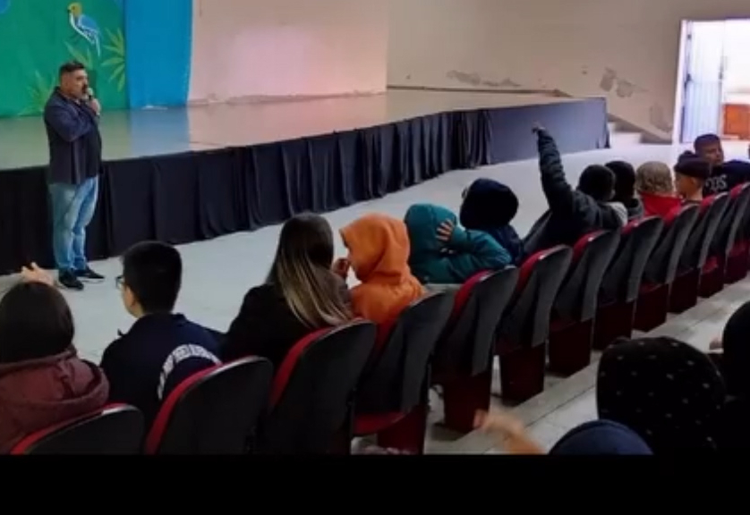 Palestra sobre direitos e deveres de crianças e adolescentes é realizada