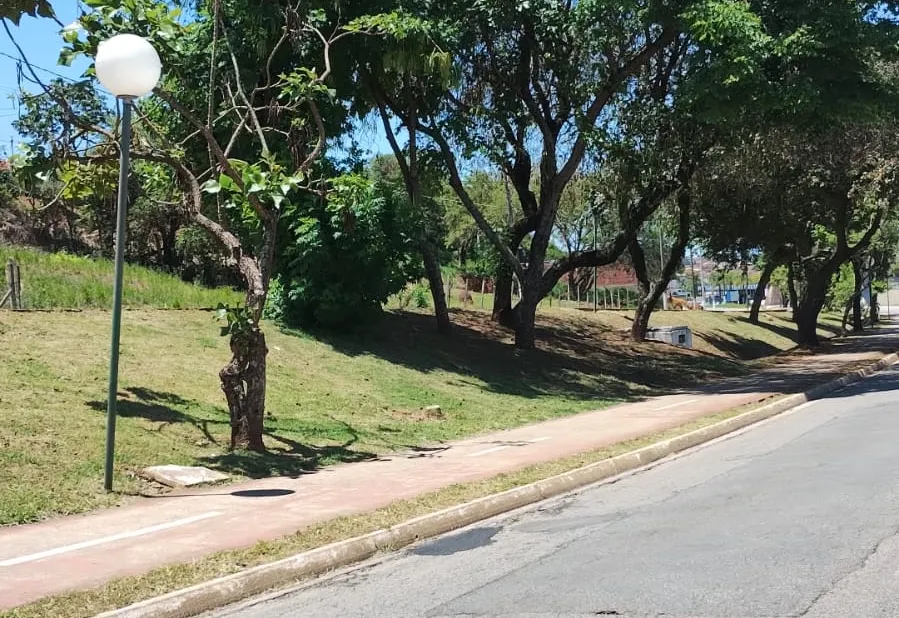 Prefeitura de Itapeva realiza serviços de limpeza urbana no bairro Santa Maria e na Av. Mário Covas