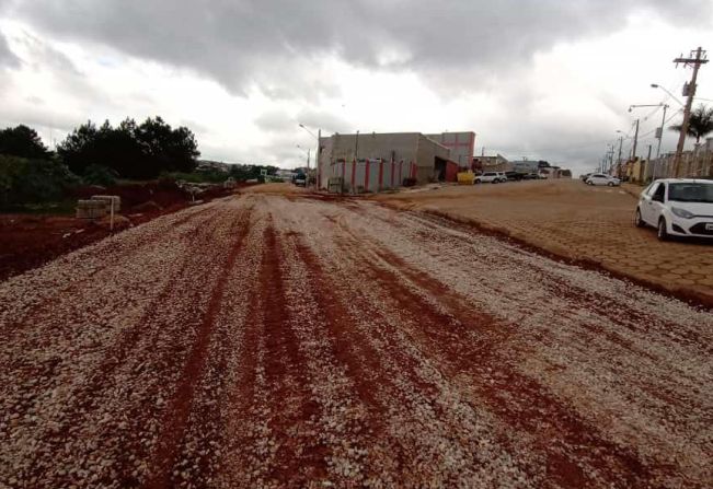 Obras de rede de águas pluviais no Distrito Industrial