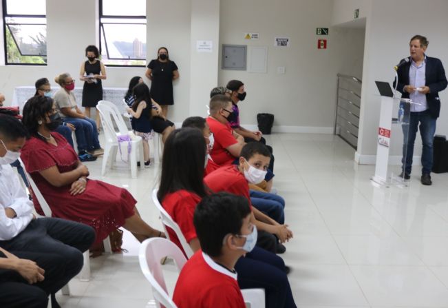 formatura de crianças assistidas pelo Brincras Kantian é realizada