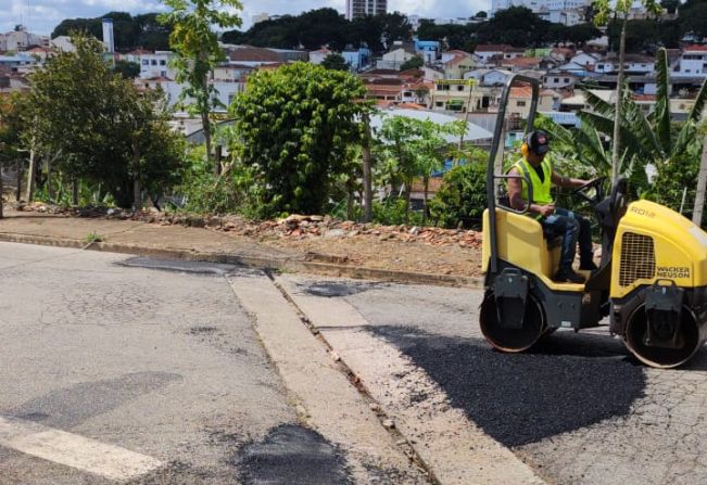 Operação Tapa-Buraco é realizada na Vila Nossa Sra. de Fátima