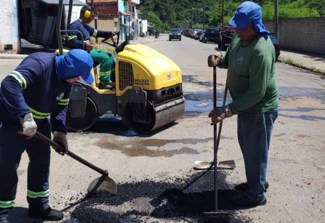 Serviços de melhoria do pavimento são realizados no Jd. Imperador e Jd. Virgínia