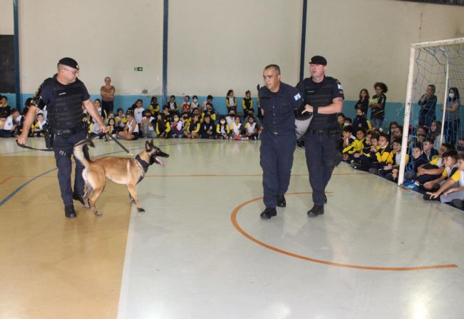Guardas Civis realizam treinamento na Escola Cel. Acácio Piedade.