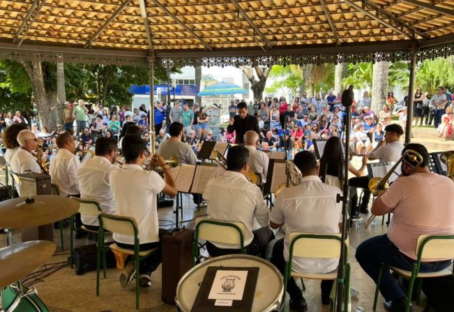 Lira na Praça encanta a população neste domingo, dia 24