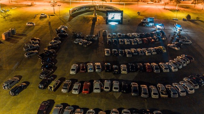 Cine autorama exibe quatro sessões gratuitas de cinema drive-in em Itapeva